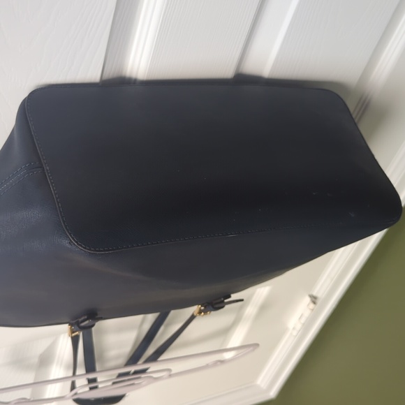 Michael Kors Jet Set Tote - Picture 7 of 12